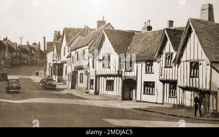 Pub britannici locande e taverne - il Tudor costruito Swan Inn a Lavenham, Suffolk, Regno Unito nel 1940s Foto Stock