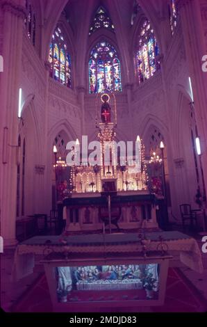 St La Cattedrale di Filomena è una chiesa cattolica che è la cattedrale della diocesi di Mysore, in India. Il nome completo è la Cattedrale di San Joseph e St. Philomena. E' anche conosciuto come St Cattedrale di Giuseppe. Una delle più grandi cattedrali dell'India, St La Cattedrale di Filomena a Mysuru è un notevole esempio di architettura gotica. La maestosa chiesa, costruita per onorare la memoria di Santa Filomena, una Santa cattolica latina della Chiesa cattolica romana, trae ispirazione dalla splendida Cattedrale tedesca di Colonia. Foto Stock