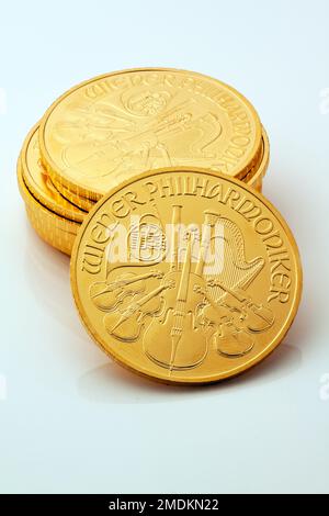 Un certo numero di monete filarmoniche di Vienna, mezzi di pagamento ufficiali Foto Stock
