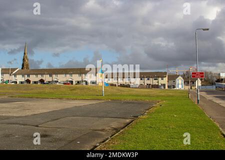 21 Feb 18 parte del Council Housing Estate nella zona di Petershill della Lower Shankill Road a Belfast Irlanda del Nord una roccaforte dei protestanti Foto Stock
