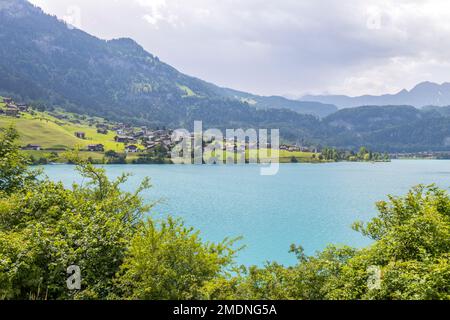 Vista sul lago di Lungern (Lungernsee) a Lungern, Svizzera Foto Stock