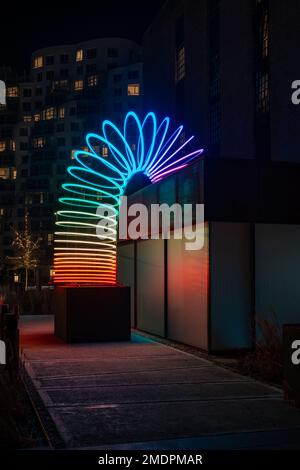 LONDRA, Regno Unito - 22 GENNAIO 2023: Un'installazione d'arte end-over-end progettata dall'artista collettivo Studio Vertigo presso la centrale elettrica di Battersea Foto Stock