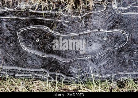 Rottura di ghiaccio sull'acqua sull'isola di wadden, Fanoe Fanø, Danimarca Foto Stock