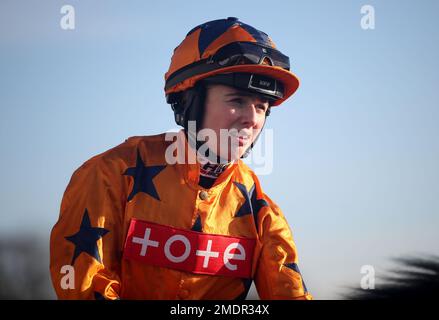 Jockey Saffie Osborne dopo aver vinto il talkSPORT Scarica l'App Classified Stakes su All Dunn at Southwell Racecourse, Nottinghamshire. Data immagine: Lunedì 23 gennaio 2023. Foto Stock