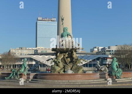 Neptunbrunnen, Spandauer Strasse, Mitte, Berlino, Germania Foto Stock