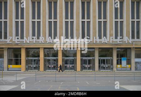 Edificio centrale, Eagle-Square, Platz der Luftbruecke, aeroporto, Tempelhof, Berlino, Germania Foto Stock