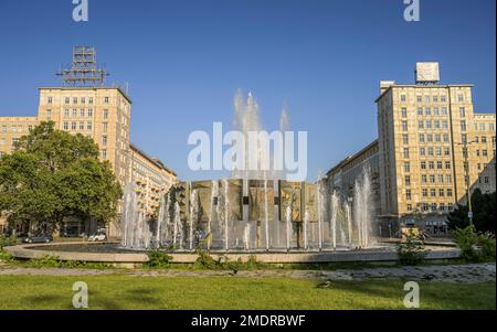 Fontana, Strausberger Platz, Friedrichshain, Berlino, Germania Foto Stock