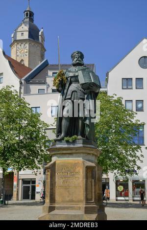 Hanfried, statua in bronzo dell'elettore e fondatore dell'università, Johann Friedrich der Grossluetige, mercato, Jena, Turingia, Germania Foto Stock