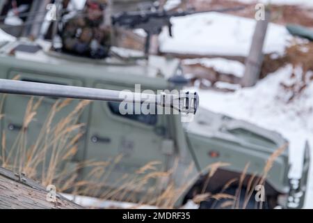 ADAZI, LETTONIA, FEBBRAIO 2018 - ASCOD Pizarro veicolo blindato da combattimento alle forze NATO Esercizi. L'esercito spagnolo ha condotto un esercizio di addestramento con Leopard Foto Stock