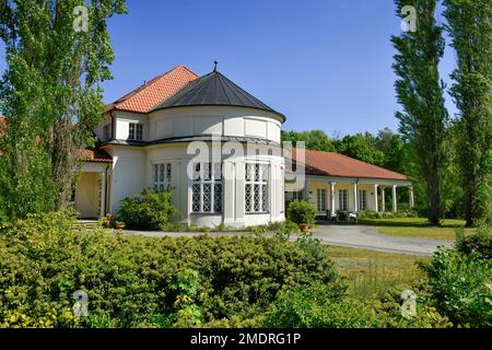 Edificio storico Moorbad, SaarowCentrum, Ulmenstrasse, Bad Saarow, Brandeburgo, Germania Foto Stock