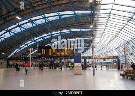 Nuovo terminal d'ingresso dalle vecchie piattaforme Eurostar alla stazione Waterloo di Londra Foto Stock