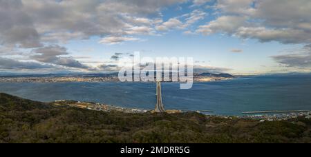 Vista panoramica del Ponte di Akashi dall'Isola di Awaji alla terraferma di Akashi Foto Stock