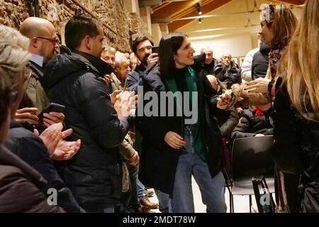 Italia, Arezzo, 22 gennaio 2023 : Elly Schlein presenta la sua candidatura al segretario del Partito democratico (Partito democratico) Foto © Daiano Cristini/Sintesi/Alamy Live News Foto Stock