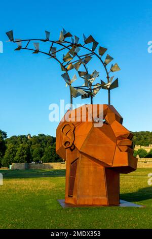 La scultura della Flybrary di Christina Sporrong alla Radical Horizons Exhibition of Burning Man Festival Sculptures al Chatsworth Derbyshire UK 2022 Foto Stock