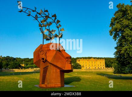 La scultura della Flybrary di Christina Sporrong alla Radical Horizons Exhibition of Burning Man Festival Sculptures al Chatsworth Derbyshire UK 2022 Foto Stock