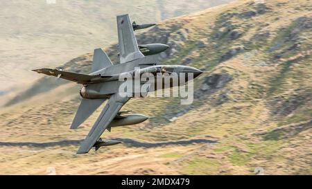 Tornado GR4 addestramento di volo di basso livello Galles Foto Stock