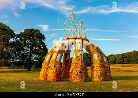 Releve Sculpture di Rebekah Waites esposto alla Radical Horizons Exhibition of Burning Man Festival Sculptures a Chatsworth Derbyshire UK nel 2022 Foto Stock