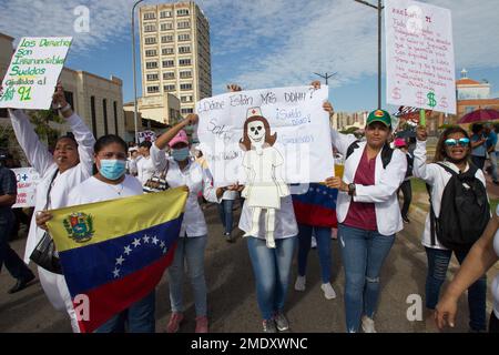 Non esclusiva: 23 gennaio 2023, Marcaibo, Venezuela: Centinaia di venezuelani provenienti da istituzioni pubbliche e private sono scesi in piazza per protestare Foto Stock