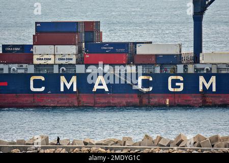 Marsiglia, Francia. 23rd Jan, 2023. La nave container Fort Saint Louis della compagnia CMA CGM arriva al porto mediterraneo francese di Marsiglia. (Foto di Gerard Bottino/SOPA Images/Sipa USA) Credit: Sipa USA/Alamy Live News Foto Stock