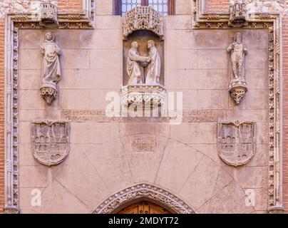 Particolare di ingresso al patio de Armas o cortile armi nel 15th ° secolo la Mota Castello - Castillo la Mota, Medina del campo, Valladolid Prov Foto Stock