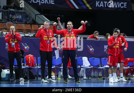 Kattowitz, Polonia. 23rd Jan, 2023. Pallamano: Campionato del mondo, Serbia - Paesi Bassi, Main round, Gruppo 3, Giornata 3 allo Spodek Katowice. I giocatori della Serbia allietano. Credit: Jan Woitas/dpa/Alamy Live News Foto Stock