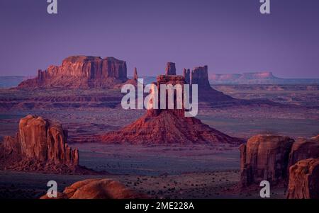 Monument Valley da Hunts Mesa; Monument Valley Navajo Tribal Park, Arizona. Foto Stock