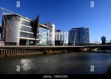 Vue Cinema Building and Waterfront scene, River Taff, Riverside, Cardiff City Centre, preso a gennaio 2023. inverno. Foto Stock