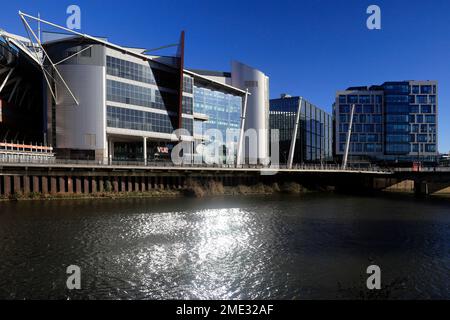 Vue Cinema Building and Waterfront scene, River Taff, Riverside, Cardiff City Centre, preso a gennaio 2023. inverno. Foto Stock