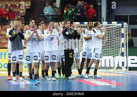 Kattowitz, Polonia. 23rd Jan, 2023. Pallamano: Coppa del mondo, Germania - Norvegia, Main Round, Gruppo 3, Giornata 3 a Spodek, i giocatori tedeschi applaudono dopo la partita. Credit: Jan Woitas/dpa/Alamy Live News Foto Stock