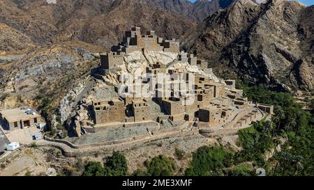 Arabia Saudita, al Makhwah, Zee Ain, veduta aerea dell'antico villaggio costruito sulla cima della montagna Bianca Foto Stock