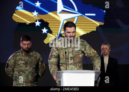 KIEV, UCRAINA - 23 GENNAIO 2023 - Vice comandante del reggimento Azov, Capitano Ivan Ihnatiev, ufficiale del dipartimento di intelligence degli Azov Re Foto Stock