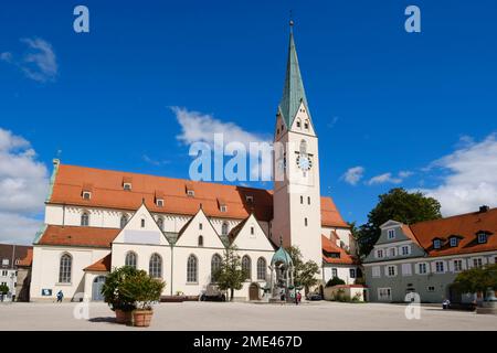 Germania, Baviera, Kempten, Piazza di fronte alla chiesa di San Mang Foto Stock