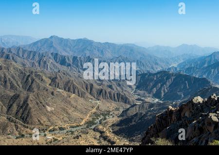 Arabia Saudita, ASiR, Abha, Vista della valle in al Souda montagne Foto Stock