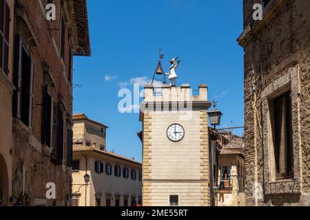 Italia, Toscana, Montepulciano, Torre di Pulcinella storica Foto Stock