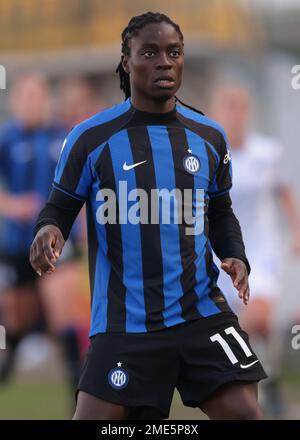 San Giovanni, Italia, 14th gennaio 2023. Tabitha Chawinga dell'Internazionale durante la Serie A Femminile Match allo Stadio Ernesto Breda di San Giovanni. L'immagine di credito dovrebbe essere: Jonathan Moskrop / Sportimage Foto Stock