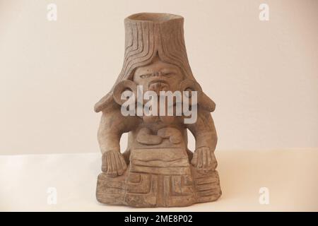 Zapotec Urnl, Cocijo, dio della pioggia Monte Alban 500 d.C. Arte precolombiana Collezione Inner Splendor Foto Stock