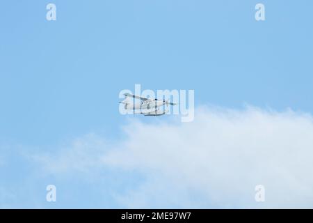 Un aereo marino nel cielo che si prepara ad atterrare a Key West Florida. Foto Stock