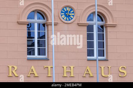 Schwerin, Germania. 23rd Jan, 2023. La scritta 'Municipio' può essere vista sul municipio della città. Credit: Jens Büttner/dpa/Alamy Live News Foto Stock