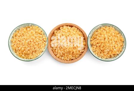 Ciotole di stelline crude isolate su fondo bianco Foto Stock
