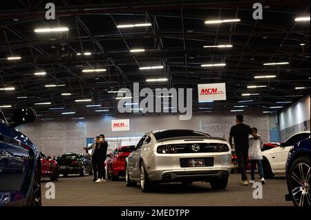 Ford Mustangs visto durante il MCM Car Show a Bogota, Colombia, il più grande auto show in america latina, il 20 gennaio 2022. Foto di: Chepa Beltran/Long Visual Press Foto Stock