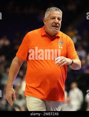 Baton Rouge, Stati Uniti. 18th Jan, 2023. Bruce Pearl, allenatore capo di Auburn, parla con la sua squadra durante una partita di pallacanestro del college al Pete Maravich Assembly Center di Baton Rouge, Louisiana, mercoledì 18 gennaio 2022. (Foto di Peter G. Forest/Sipa USA) Credit: Sipa USA/Alamy Live News Foto Stock