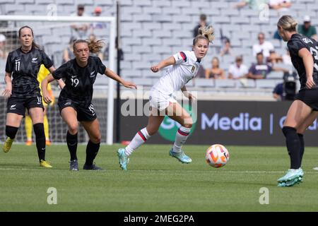 Auckland, Nuova Zelanda, gennaio 21st 2023: Ashley Sanchez (2 Stati Uniti) in palla durante l'International friendly tra gli Stati Uniti e la Nuova Zelanda Football Ferns all'Eden Park di Auckland, Nuova Zelanda. (Joe Serci / SPP) Foto Stock