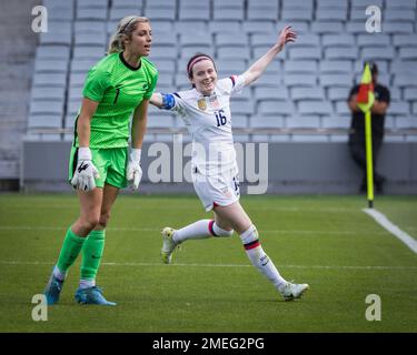 Auckland, Nuova Zelanda, gennaio 21st 2023: Rose Lavelle (16 USA) festeggia il suo primo goal contro le New Zealand Football Ferns all'Eden Park di Auckland, Nuova Zelanda. (Joe Serci / SPP) Foto Stock