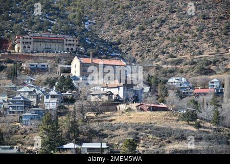 Girolamo, AZ. U.S.A. Maggio 18, 2018. Un National Historical Landmark 1967, Girolamo Cleopatra hill tunnel/fossa aperta miniere di rame boom 1890 al busto degli anni cinquanta. Foto Stock