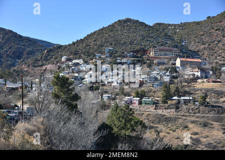 Girolamo, AZ. U.S.A. Maggio 18, 2018. Un National Historical Landmark 1967, Girolamo Cleopatra hill tunnel/fossa aperta miniere di rame boom 1890 al busto degli anni cinquanta. Foto Stock