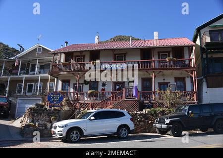 Girolamo, AZ. U.S.A. Maggio 18, 2018. Un National Historical Landmark 1967, Girolamo Cleopatra hill tunnel/fossa aperta miniere di rame boom 1890 al busto degli anni cinquanta. Foto Stock