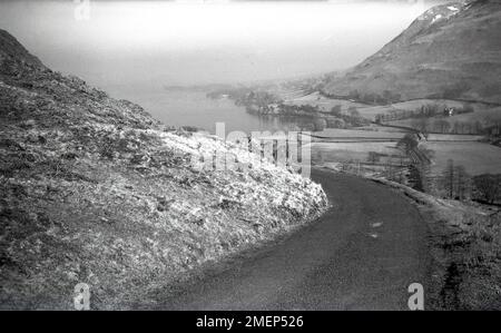 1951, storico, Ullswater come visto da Martindale, Lake District, Cumbria, Engand, Regno Unito. Foto Stock