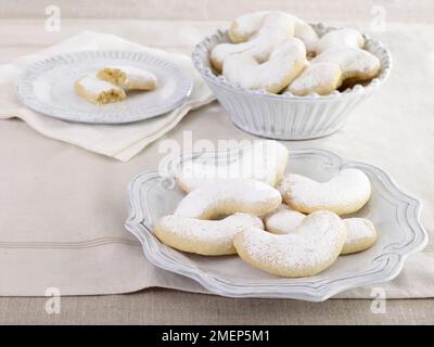 Vanillekipferl, a forma di mezzaluna, biscotti tedeschi alla vaniglia Foto Stock