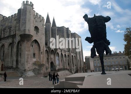 Francia, Vaucluse, Avignone, Palazzo Papale, piazza principale Foto Stock