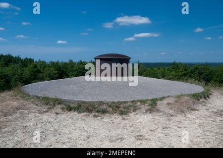 Francia, Lorena, Mosa, Verdun, campi di battaglia della prima guerra mondiale, Forte Douaumont, torretta di armi Foto Stock